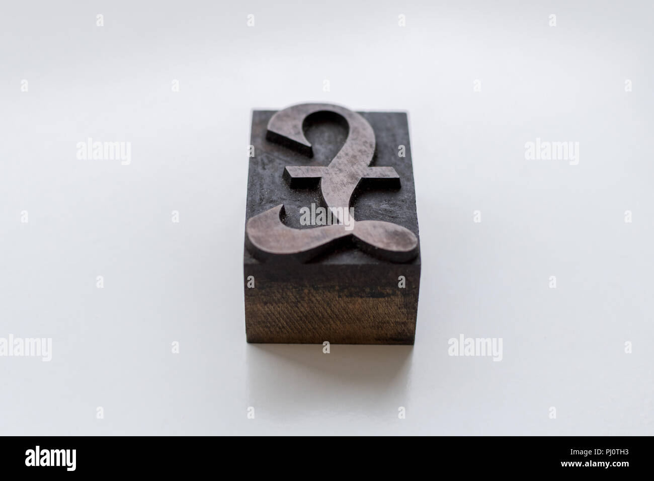 Buchdruck Rautetaste drucken Block auf einem weissem Hintergrund Stockfoto
