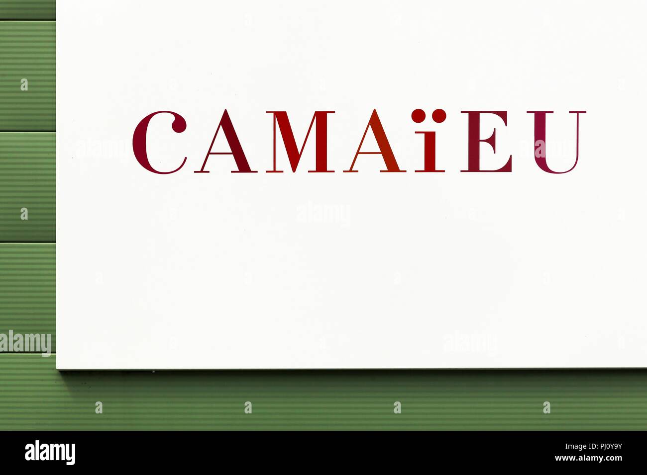 Voiron, Frankreich - Juni 1, 2018: Camaieu Logo auf eine Wand. Camaeu ist eine französische Einzelhandel Bekleidung Firma Stockfoto