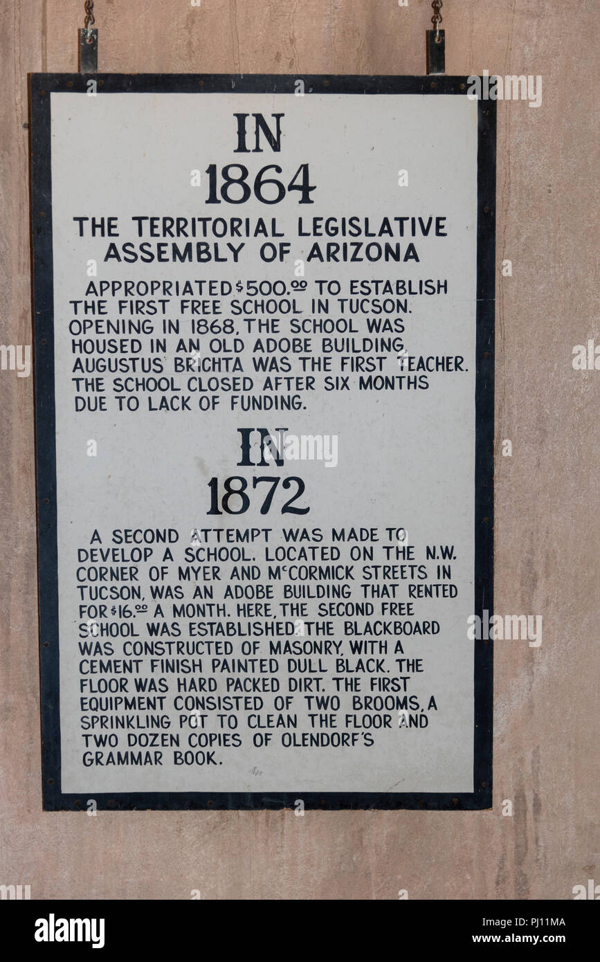 Schild mit Informationen über den Ersten freien Schule in Tucson. Stockfoto