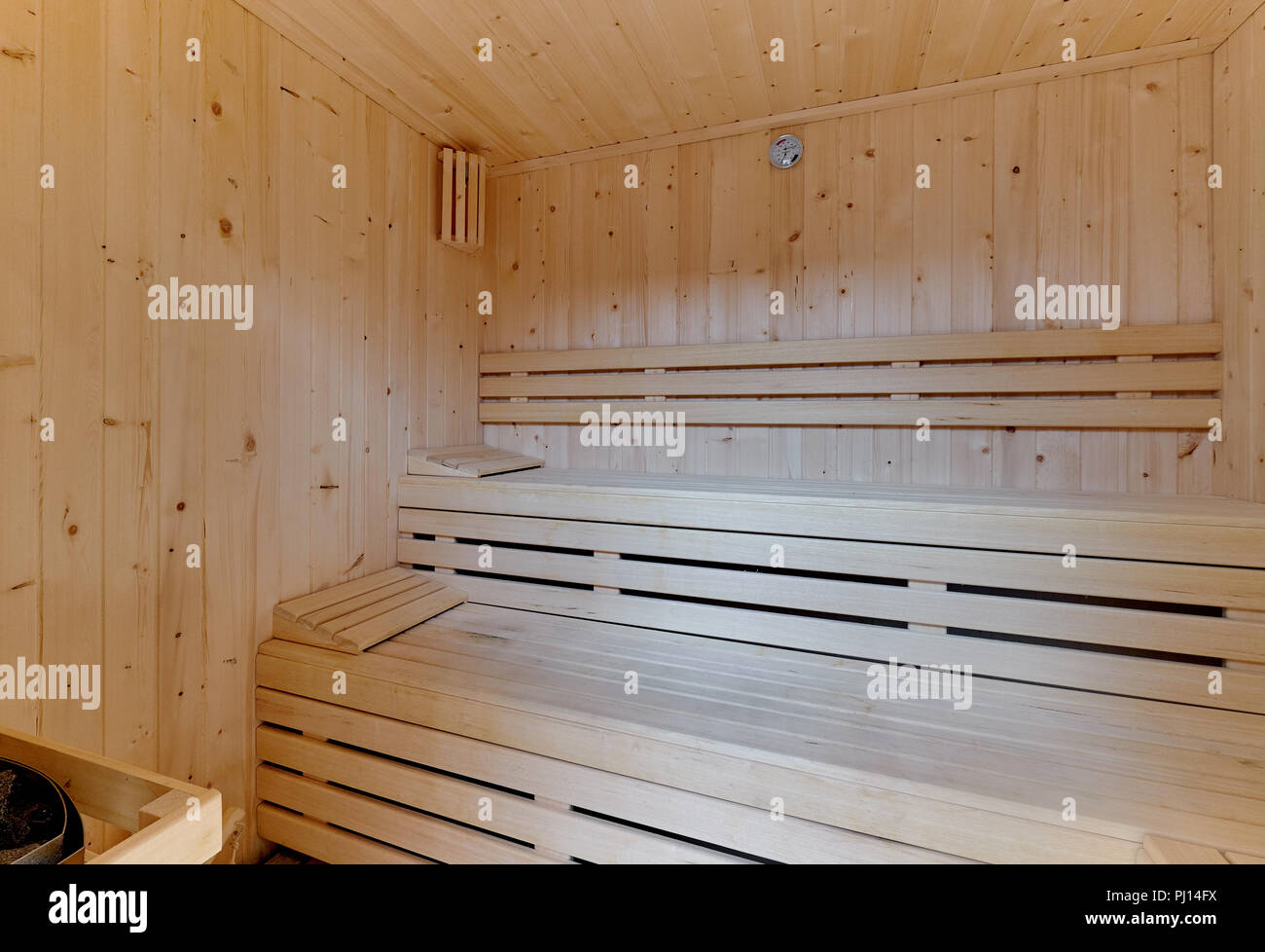 Innerhalb der modernen finnischen Sauna Stockfoto