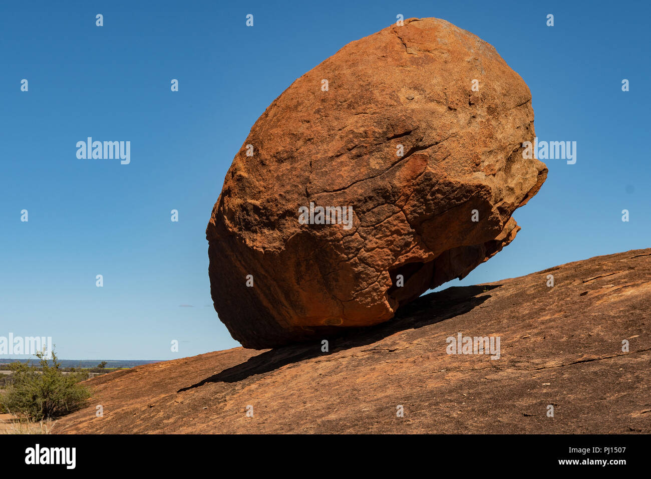 Ausgewogene Boulder auf Beringbooding Rock, WA, Australien Stockfoto