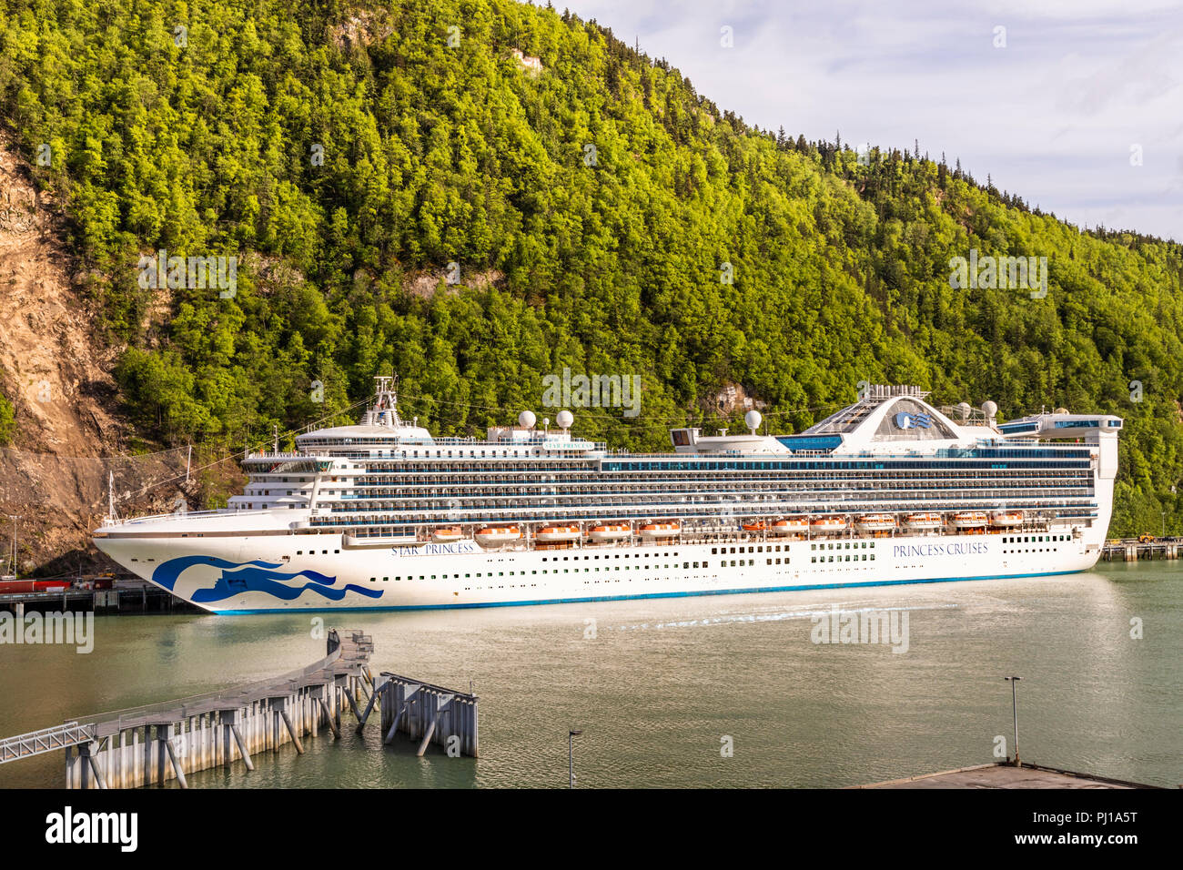 Abendlicht auf Princess Cruises tar Princess' im Hafen von Skagway, Alaska, USA Stockfoto