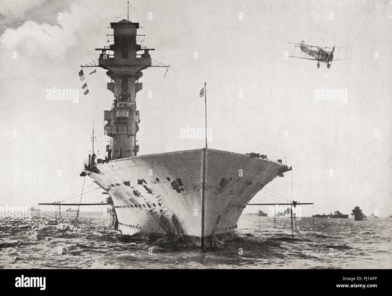 HMS Hermes, ein britischer Flugzeugträger für die Royal Navy, erstes Schiff der Welt wie ein Flugzeugträger zu entworfen werden gebaut, sie durch japanische Flugzeuge versenkt wurde, den 9. April 1942. Aus dem Buch von Schiffen, veröffentlicht C 1920. Stockfoto