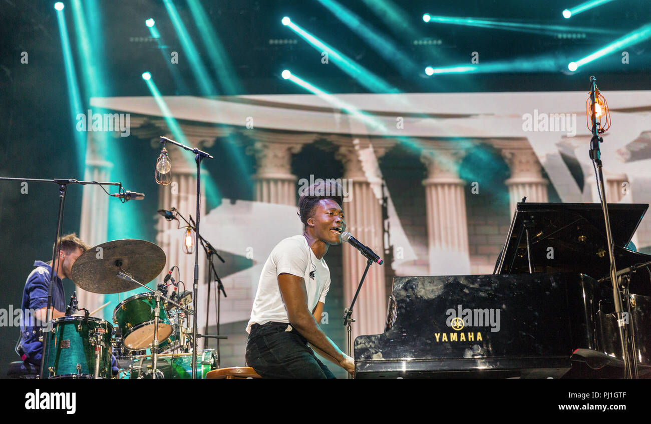 Kiew, Ukraine - Juli 06, 2018: Benjamin Clementine, englischer Künstler, Dichter, Sänger, Komponist und Musiker führt live im Atlas Wochenende Festival Stockfoto