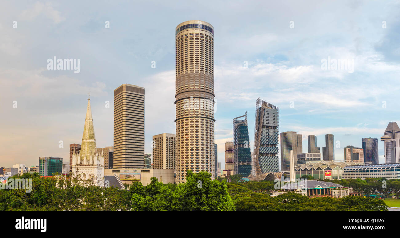 Sonnenuntergang in der Innenstadt von Singapur. Stockfoto