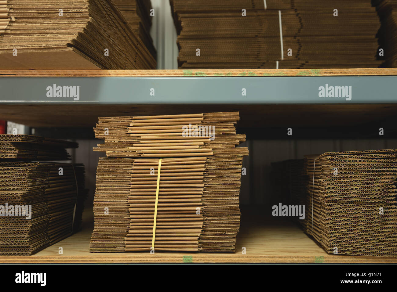 Säcke aus Papier in Baugruppenträger angeordnet Stockfoto