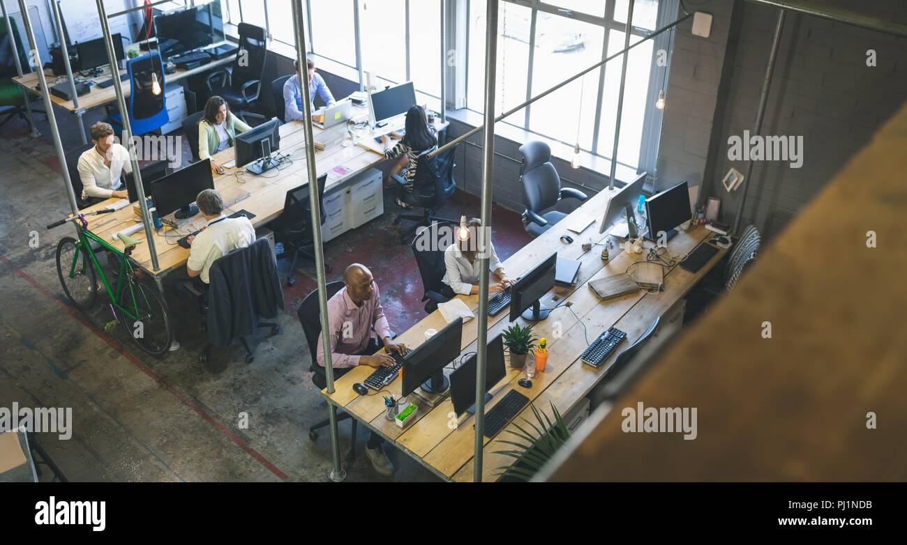 Business Leute, die im Büro Stockfoto