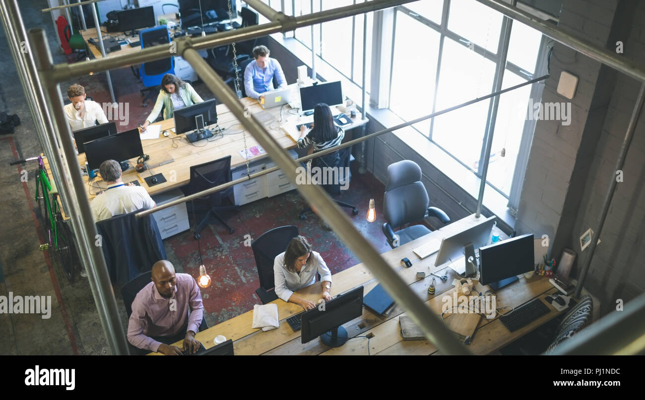 Business Leute, die im Büro Stockfoto