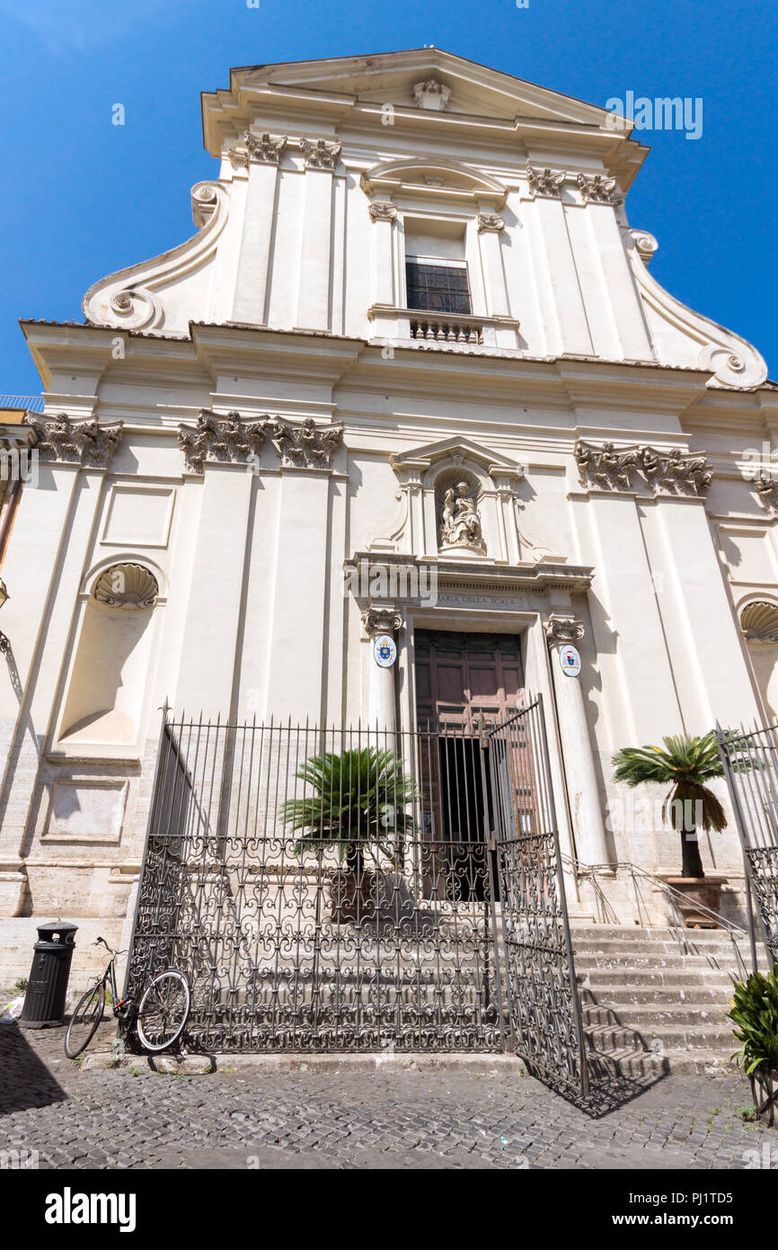 Rom, Italien, 22. JUNI 2017: Blick auf die Kirche von Santa Maria della Scala in Rom, Italien Stockfoto