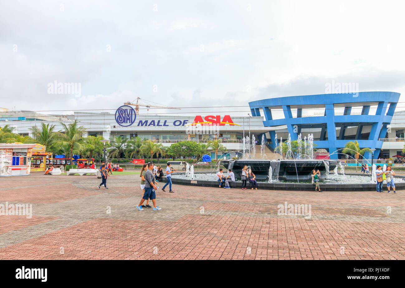 Pasay, Metro Manila, Philippinen - Juli 28, 2018: Menschen bei SM Mall of Asia Bay Area Stockfoto