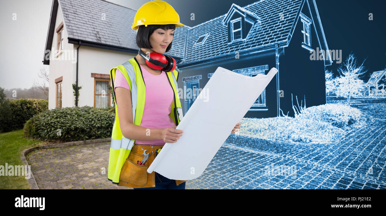 Das zusammengesetzte Bild der weiblichen Architect bei Blueprint gegen weiße Hintergrund Stockfoto
