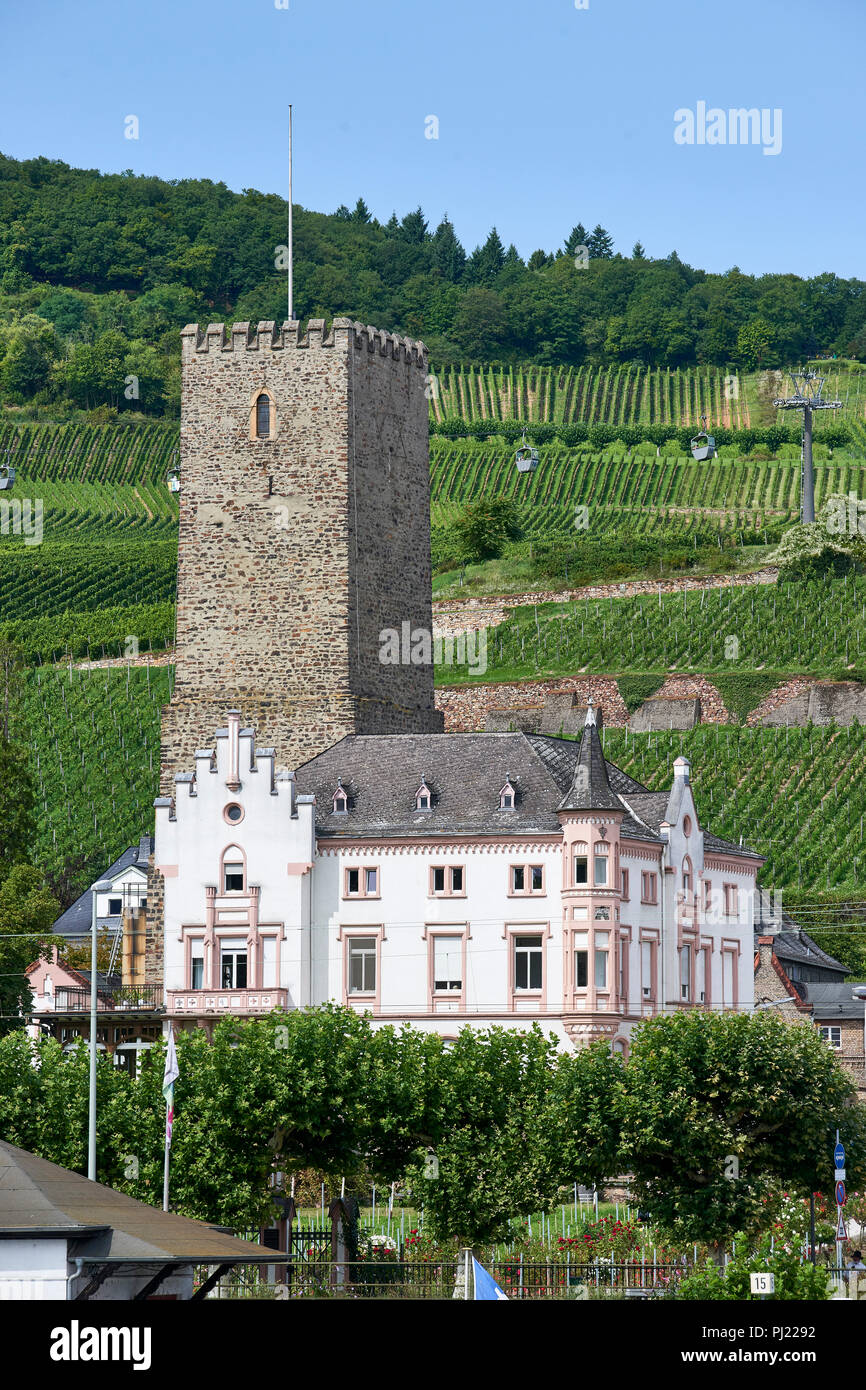 Boosenberg Burg Turm (12. Jahrhundert) und neo-gotische Residenz aus dem 19. Jahrhundert, Rüdesheim am Rhein Stockfoto