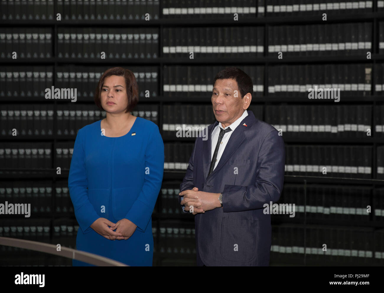 Jerusalem. 3. Sep 2018. Philippinischer Präsident Rodrigo Duterte (R) besucht die Yad Vashem Welt Erinnerung an den Holocaust in Jerusalem Sept. 3, 2018. Credit: Jini/Xinhua/Alamy leben Nachrichten Stockfoto