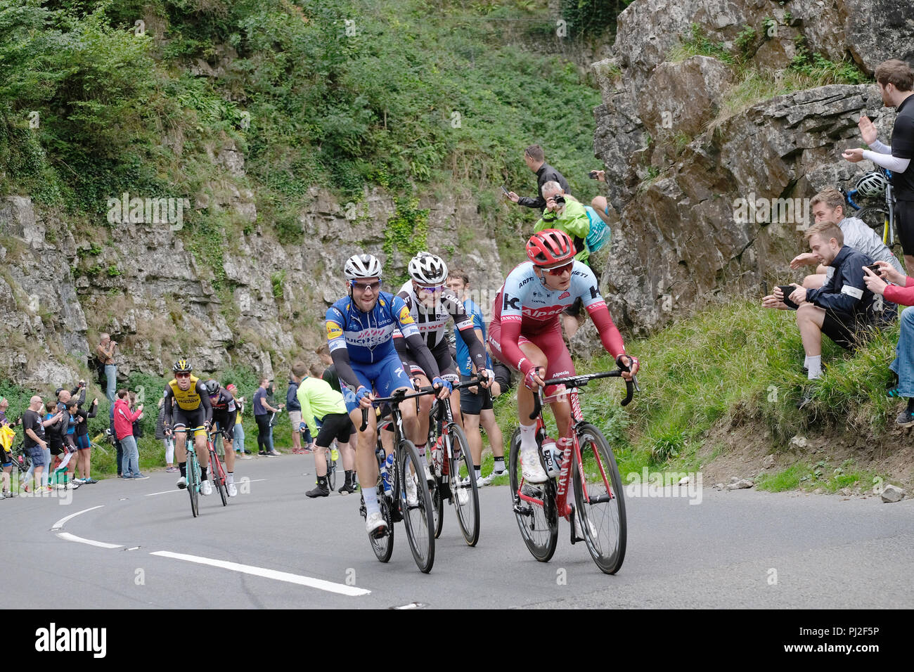 Cheddar Gorge, UK. 4. September 2018. Menschenmassen beobachtete die Reiter in Cheddar Gorge die Reiter in der OVO Energy Tour 2018 von Großbritannien zu beobachten. Credit: Timothy Große/Alamy leben Nachrichten Stockfoto