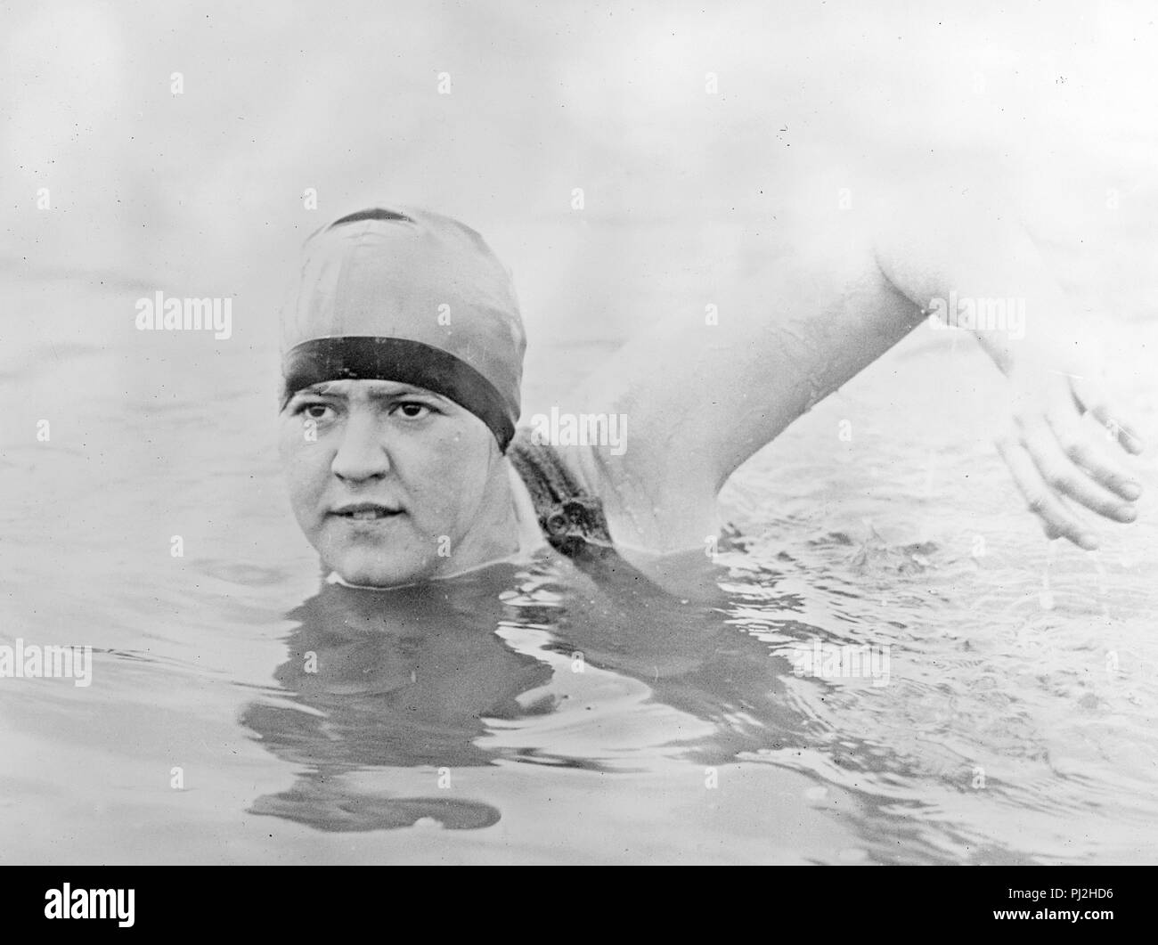 Caroline Gertrude Ederle (1905 - 2003) amerikanischer Konkurrenz Schwimmer, Olympiasieger und ehemaliger Rekordhalter in fünf Fällen. Am 6. August 1926, wurde sie als erste Frau den Ärmelkanal zu schwimmen. Stockfoto