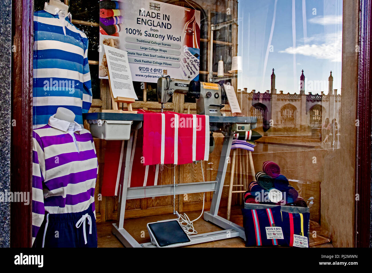 Cambridge (England, Großbritannien): Store für Hochschule Outfit Stockfoto