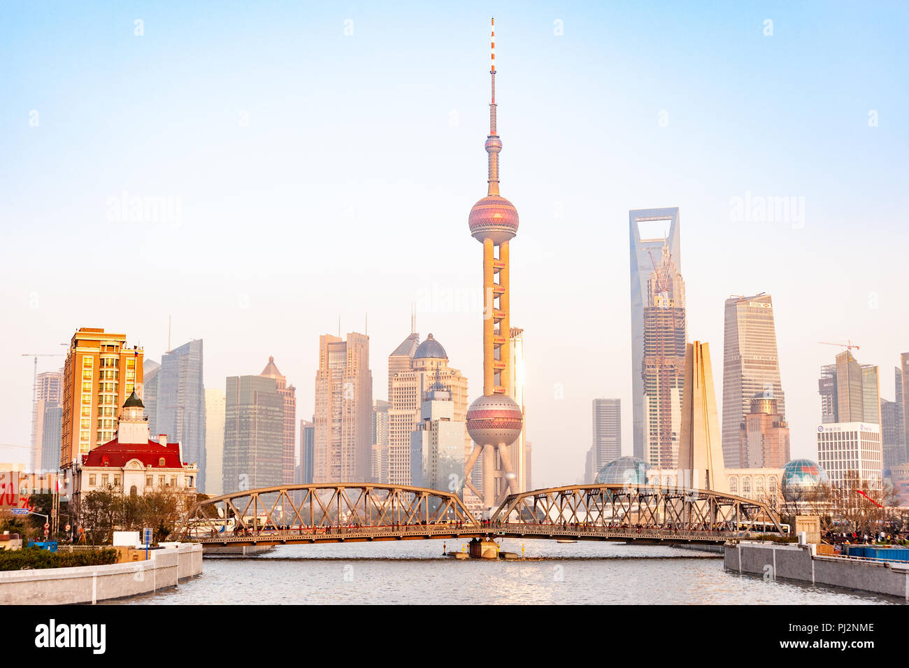 Waibaidu Brücke und Stadt Skyline, Shanghai, China Stockfoto