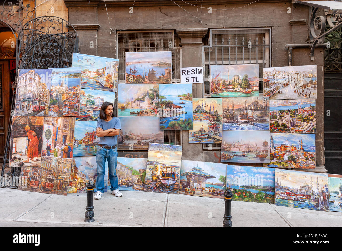 Straßenhändler verkaufen Gemälde von Istanbul Beyoglu, Istanbul, Türkei Stockfoto