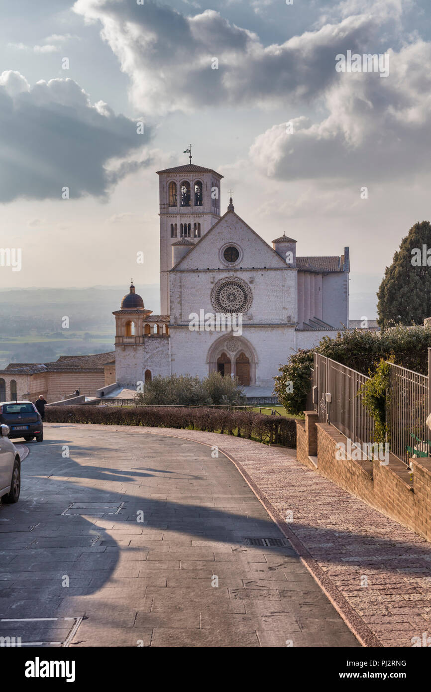 Die päpstliche Basilika des Heiligen Franziskus von Assisi, Eucharistiefeier Basilica di San Francesco, Assisi, Perugia, Umbrien, Italien Stockfoto