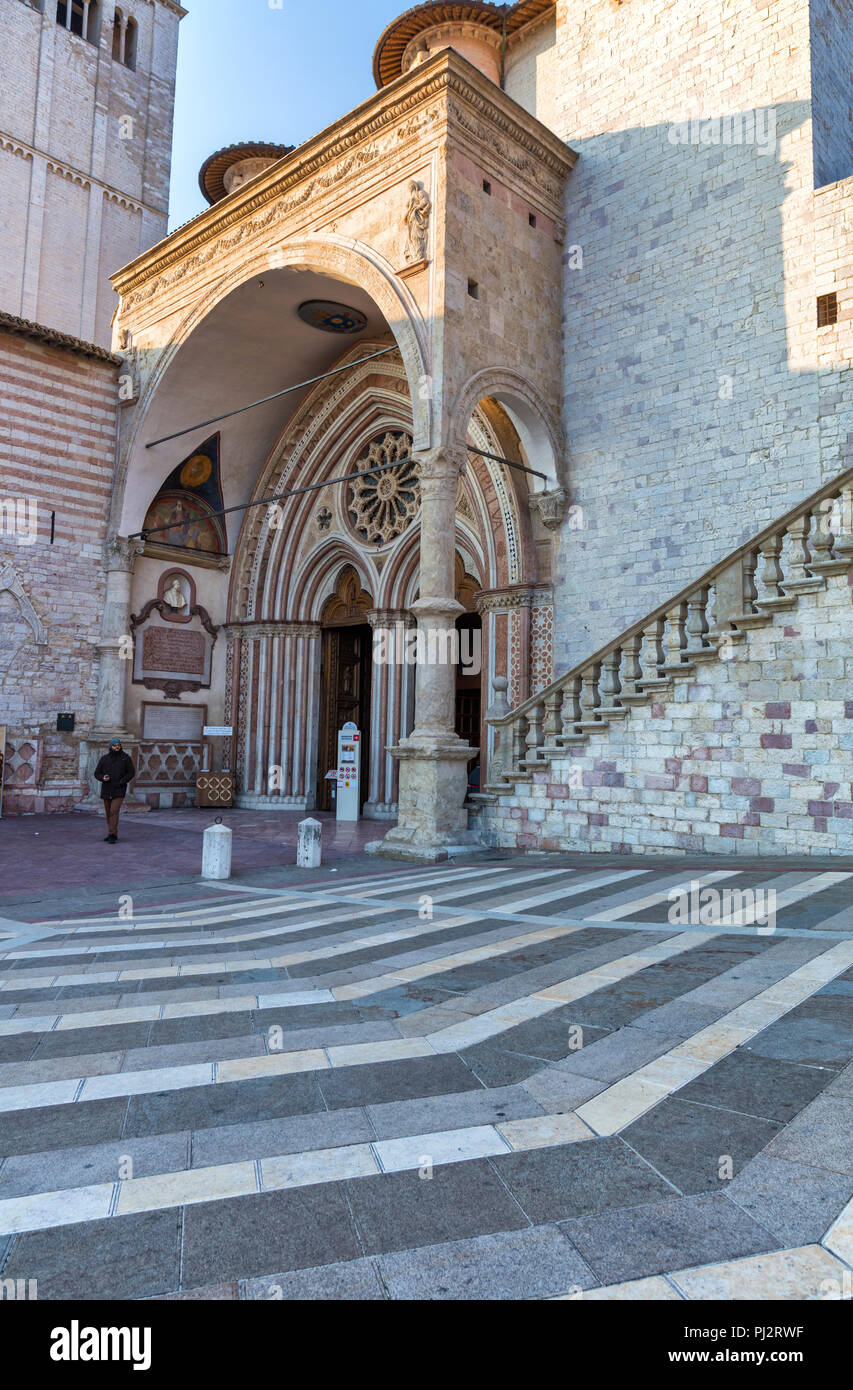 Die päpstliche Basilika des Heiligen Franziskus von Assisi, Eucharistiefeier Basilica di San Francesco, Assisi, Perugia, Umbrien, Italien Stockfoto