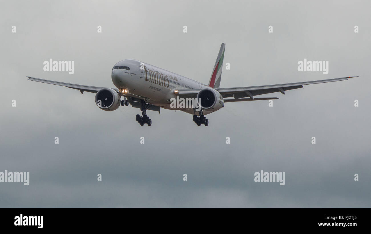 Emirates Airlines Boeing 777 Flug nach Dubai fährt der Internationale Flughafen Glasgow, Renfrewshire, Schottland - 28. August 2017 Stockfoto