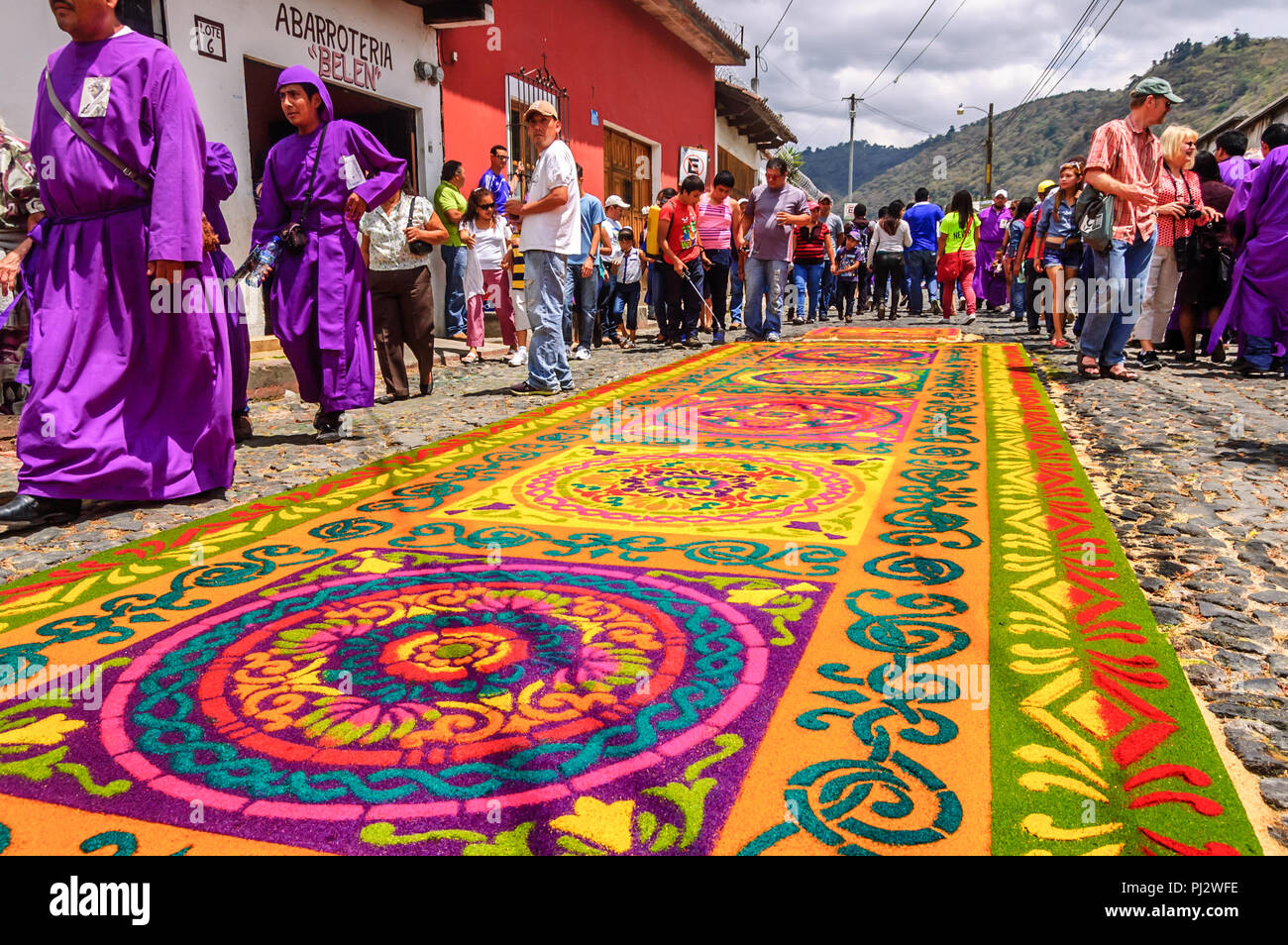 Antigua, Guatemala - 15. März 2015: Die fastenzeit Prozession Teppich in der kolonialen Stadt mit dem berühmtesten Feierlichkeiten zur Karwoche in Lateinamerika. Stockfoto