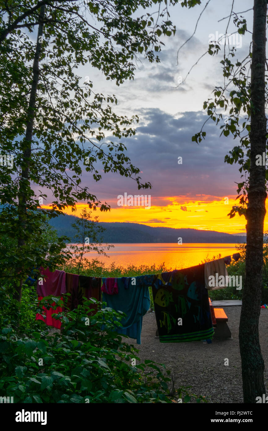 Kleidung trocknen Auf einem Campingplatz bei McLeod Lake, British Columbia, Kanada Stockfoto