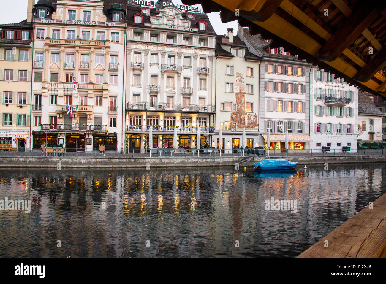 Luzernes malerische Häuser mit Fresken in der Schweiz. Stockfoto