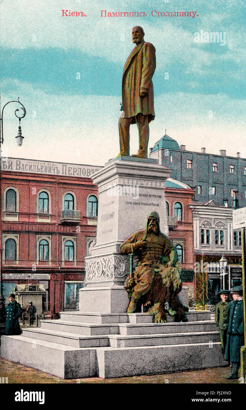 Statue von Pjotr Stolypin, Stand außerhalb der Stadt Kiew Duma in Kiew, Russische Reich (heute Ukraine) in den 1910er Jahren. Stockfoto