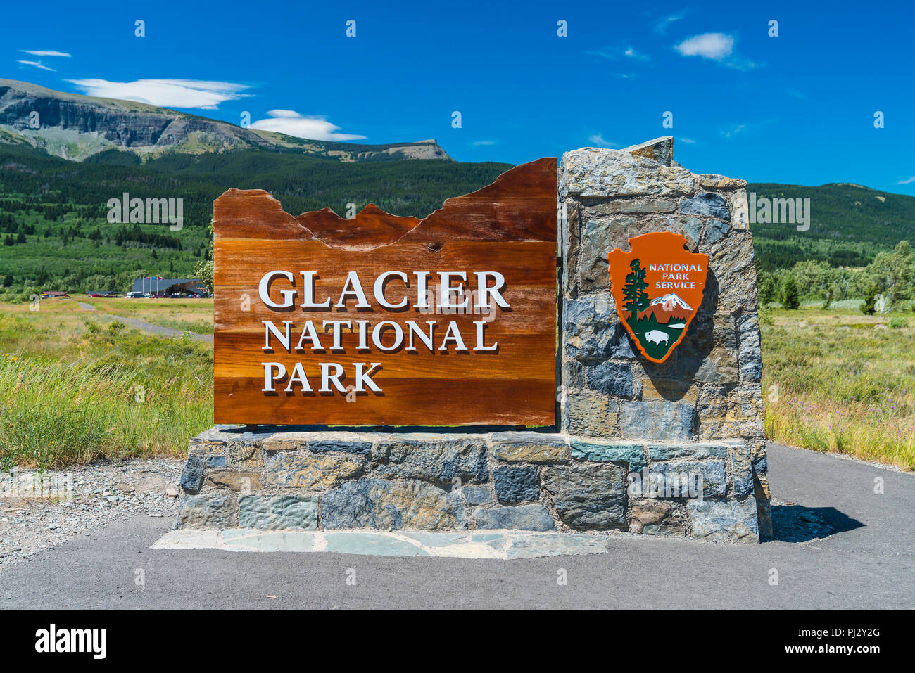 Glacier National Park, Montana, USA. 7-22-17: Glacier National Park Schild im Eingangsbereich. Stockfoto