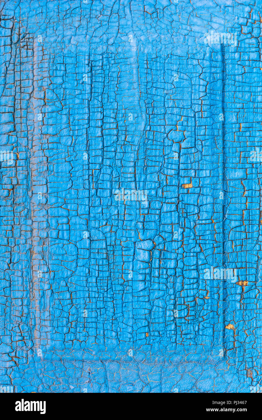 Alte verwitterte Holzfensterläden Hintergrund. blaue Farbe mit Rissen Stockfoto