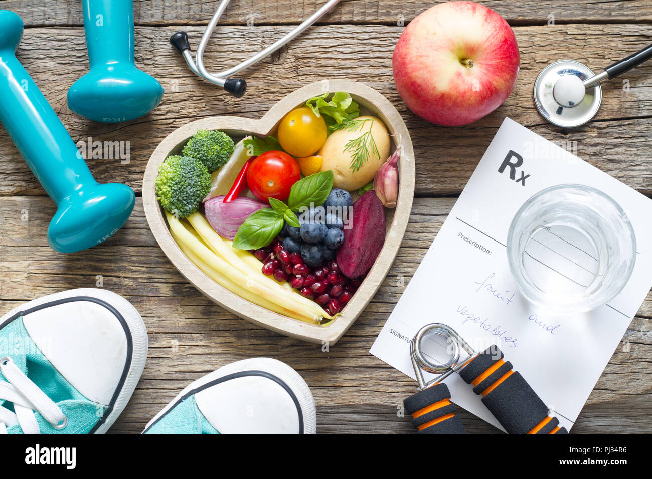 Gesunder Lebensstil Konzept mit Diät Fitness und Medizin Stockfoto