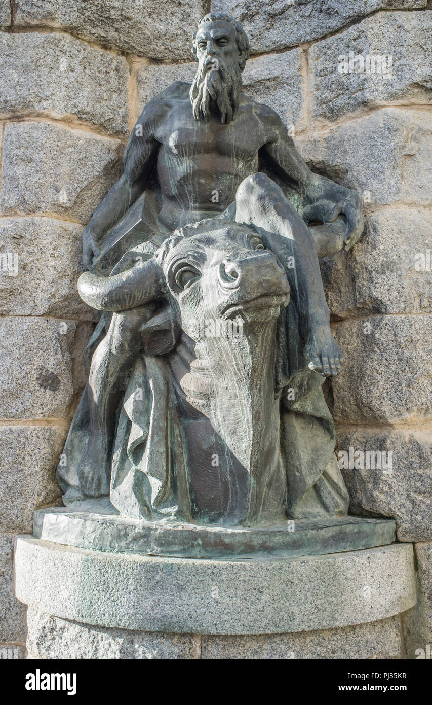 Badajoz, Spanien - Mai 25th, 2018: Der Evangelist Lukas, gehört zu 4 Evangelisten sculptorical Gruppe. Von Bildhauer Juan de Ávalos Stockfoto