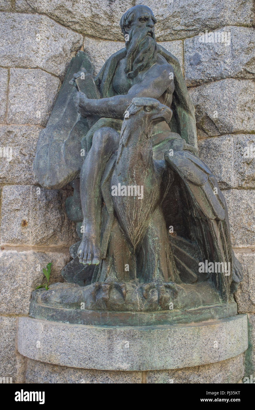 Badajoz, Spanien - Mai 25th, 2018: Der Evangelist Johannes gehört zu 4 Evangelisten sculptorical Gruppe. Von Bildhauer Juan de Ávalos Stockfoto