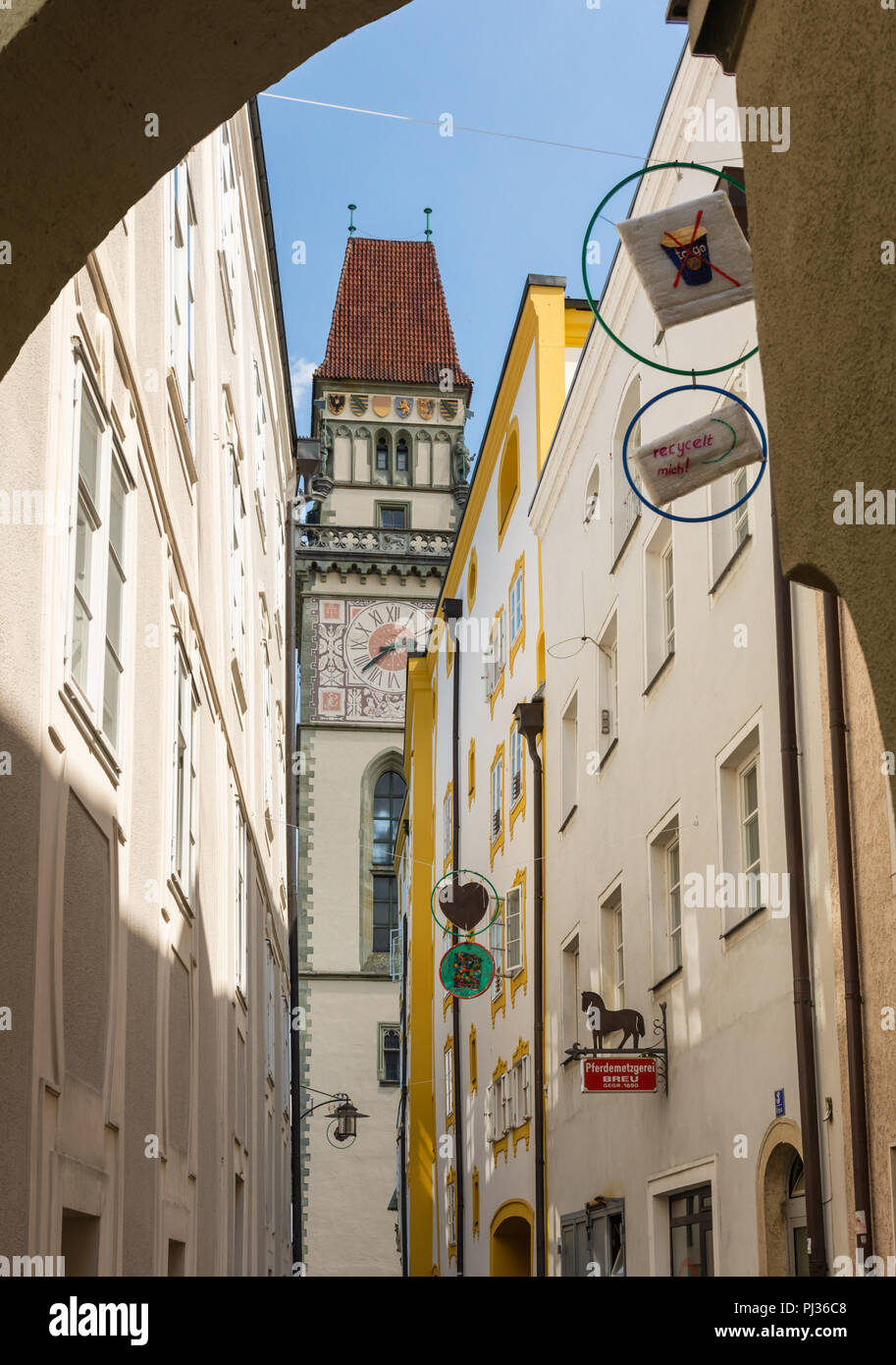 PASSAU, Deutschland - Juli 14: Straße in der Altstadt von Passau, Deutschland eng am 14. Juli 2018. Foto genommen Hoellgasse entlang mit Blick auf die zu Stockfoto