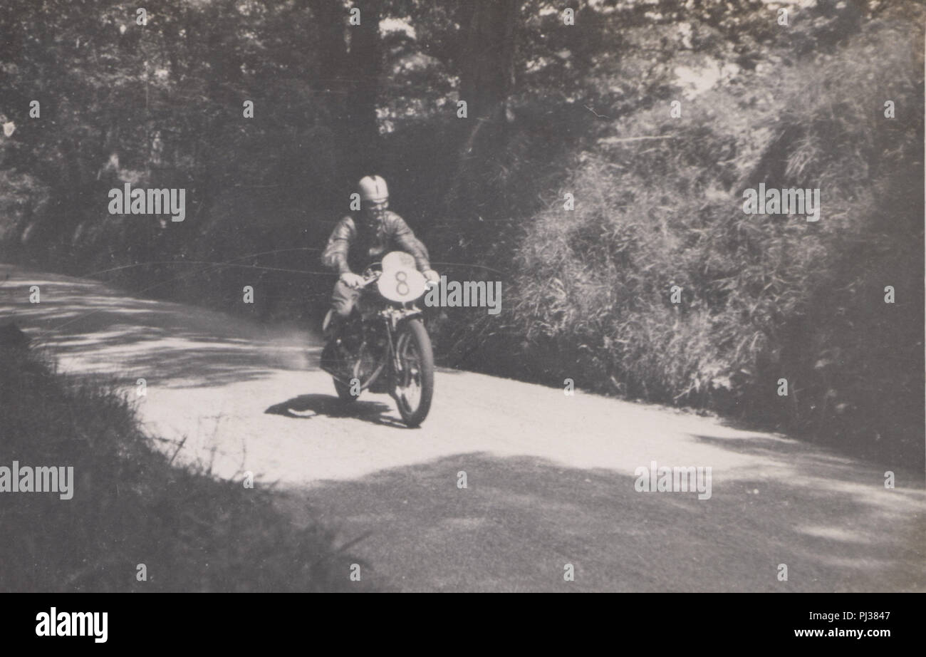 Jahrgang 1949 Foto von einem Motorradrennen. Motorradfahrer G. Brown. 998 Vincent H.R.D. 5. 1949 1.000 cc Clubmans T.T. Stockfoto