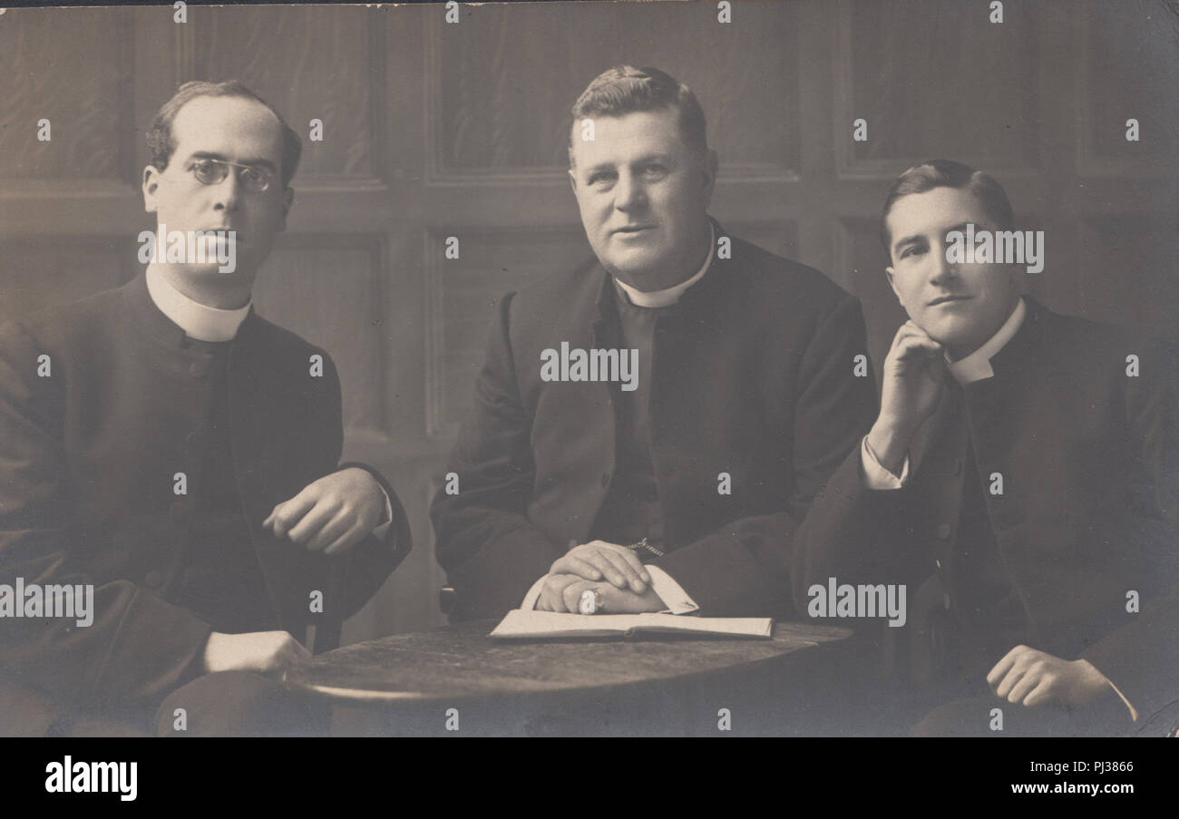 Vintage Foto der Ordensleute in einer Sitzung Stockfoto