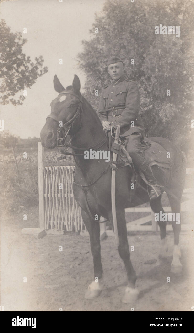 Vintage Foto eines montierten Deutscher Soldat mit einem großen Schwert Stockfoto