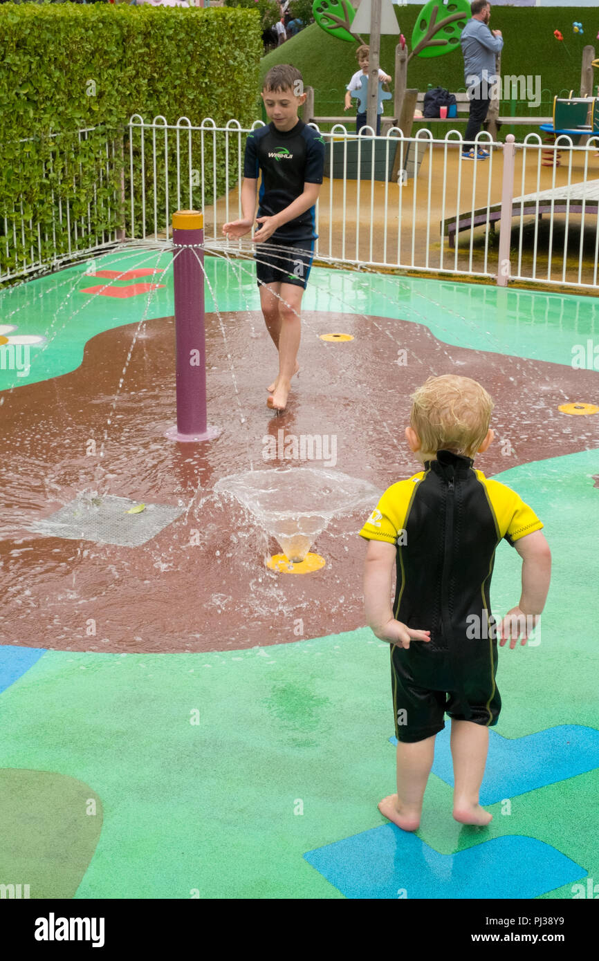 Schlammige Pfütze des Splash Wasserpark, Peppa Pig Welt Paultons Park, Southampton, England, Vereinigtes Königreich. Stockfoto