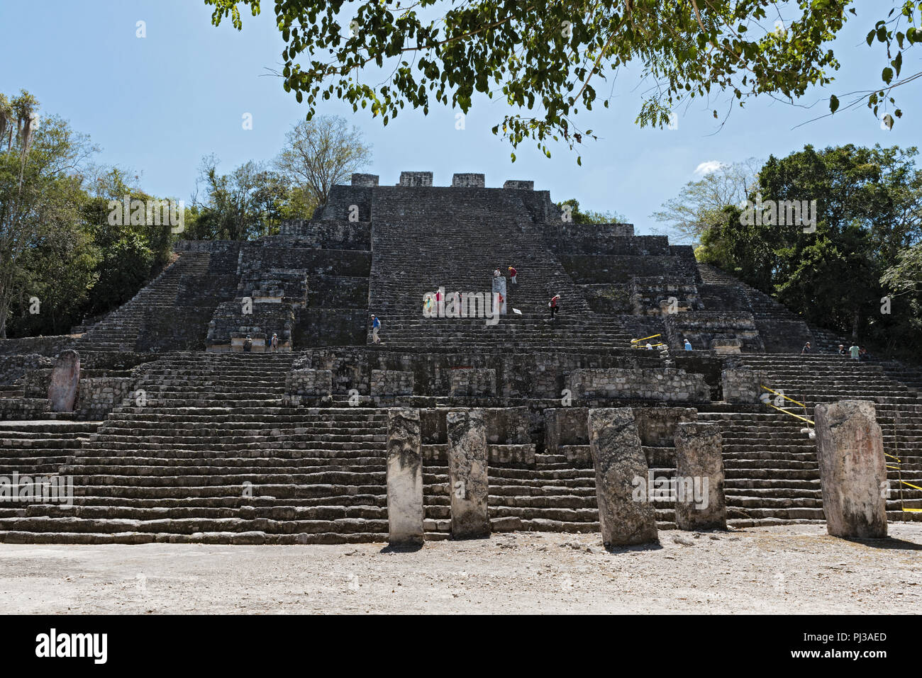 Besucher der Maya Ruinen von Calakmul, Mexiko. Stockfoto