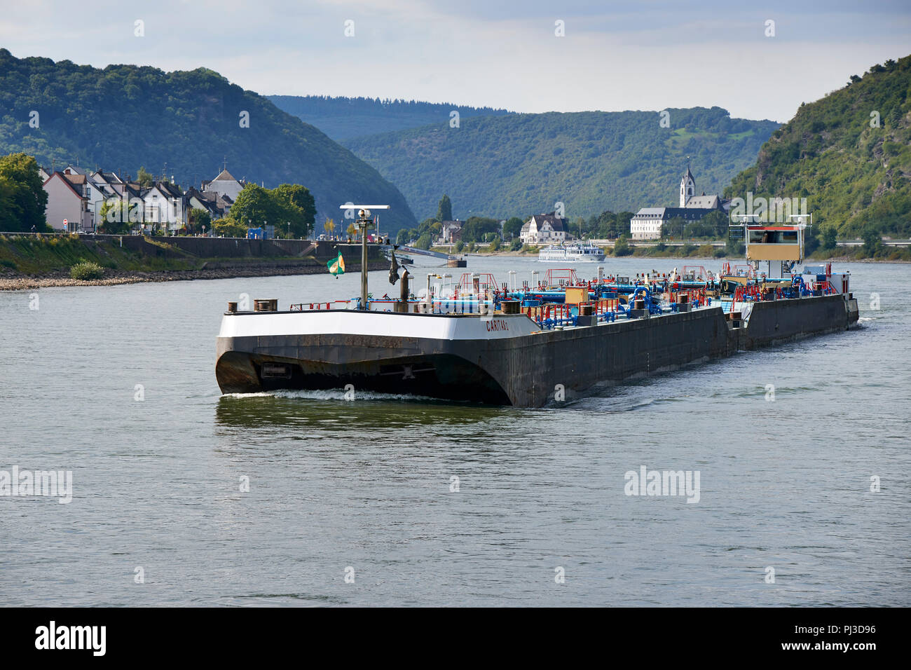 Caritas II (liquid Tanker, Inland), Reisen auf dem Rhein bei Bad Salzig sind am Morgen Stockfoto