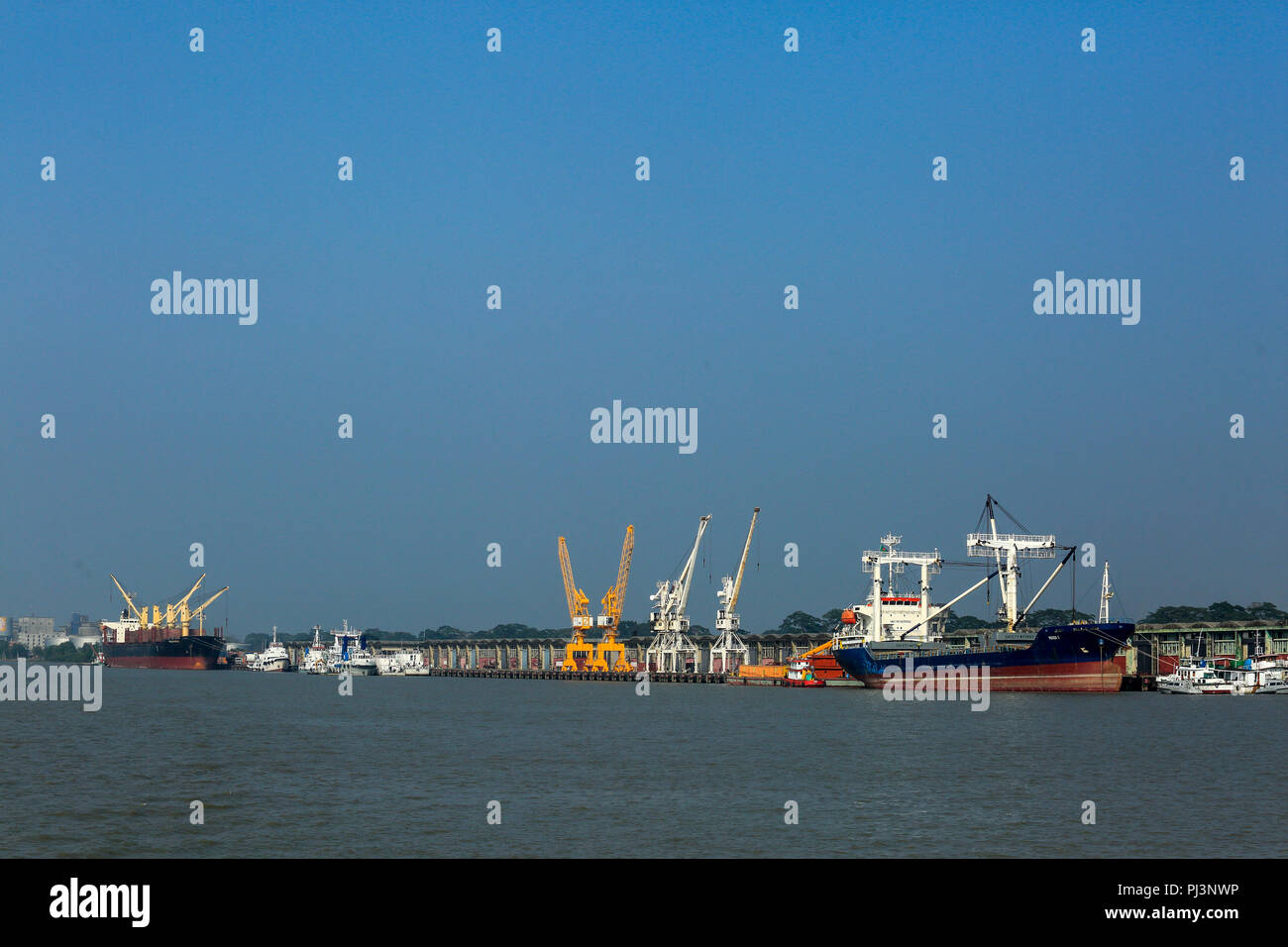 Der Hafen von mongla ist die zweite geschäftigsten Hafen von Bangladesch. Bagerhat, Bangladesch Stockfoto