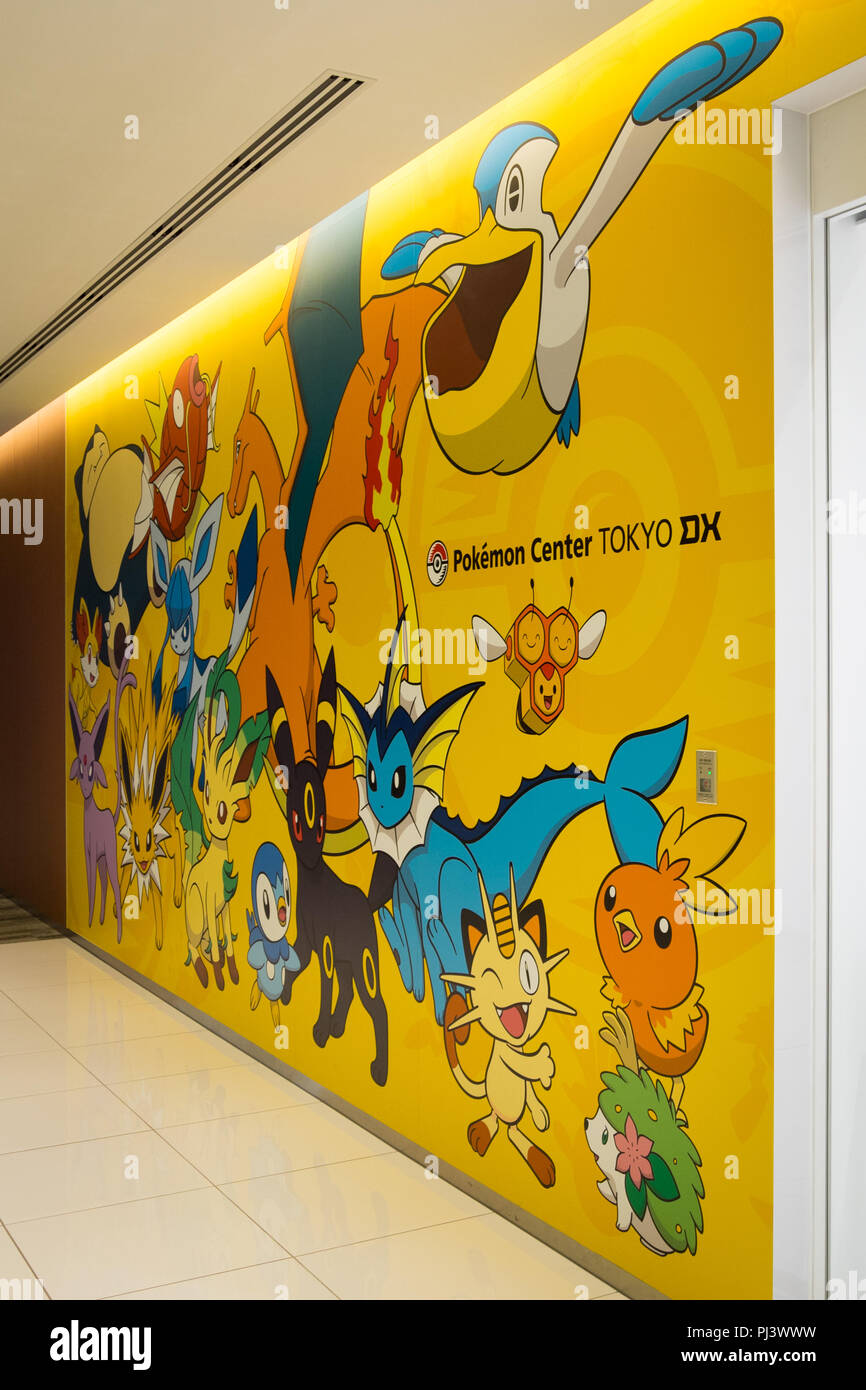 Ein wandbild von verschiedenen Pokemon auf dem Pokemon Center Tokyo DX (Pokémon Center DX) in Nihonbashi, Tokio, Japan. Stockfoto