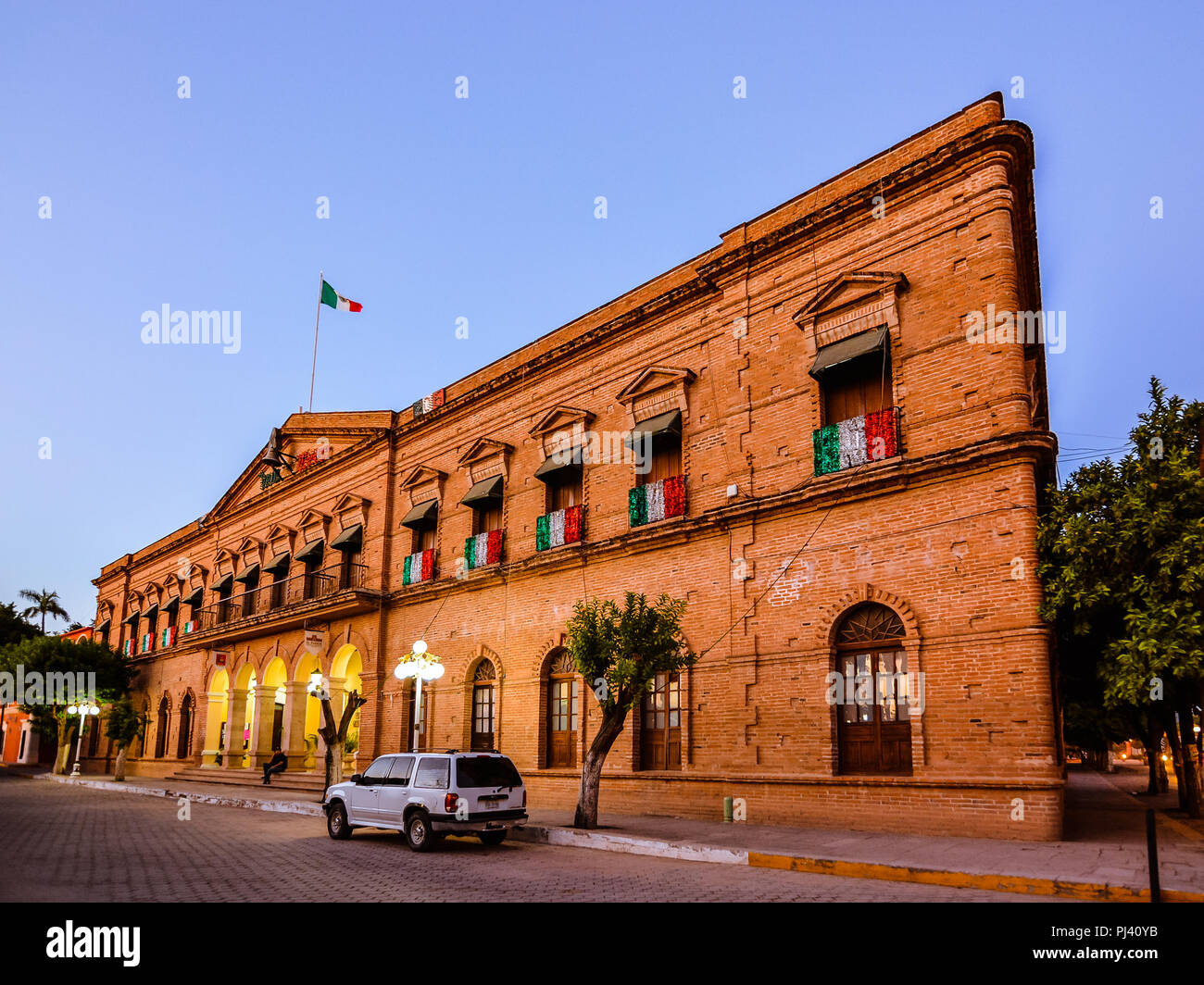 El Fuerte, Mexiko - Okt. 31, 2016: Palacio Municipal - städtische Gebäude von El Fuerte, Sinaloa, Mexiko. Stockfoto