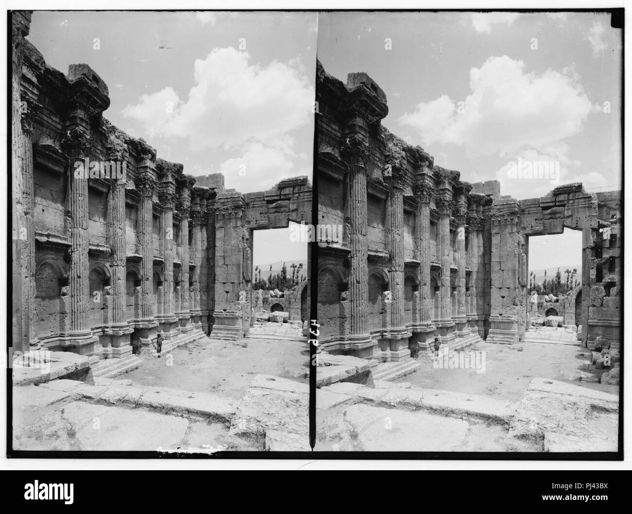 Baalbek. Innenraum des Bacchus Tempel und der Tür Stockfoto