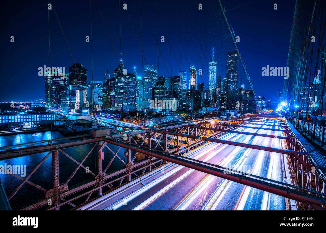 Brooklyn Bridge, New York, 08-26-17: schöne Brooklyn Bridge bei Nacht. Stockfoto