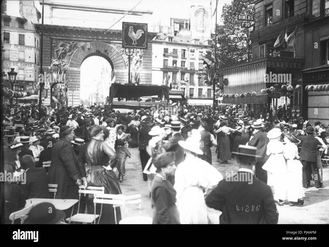 Bal du 14 juillet 1914 à la Porte Saint-Martin. Stockfoto