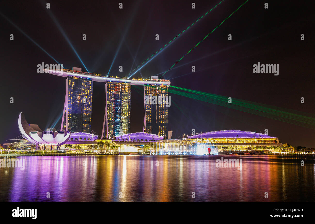Die Lasershow an der Marina Bay Sands, Singapur. Stockfoto