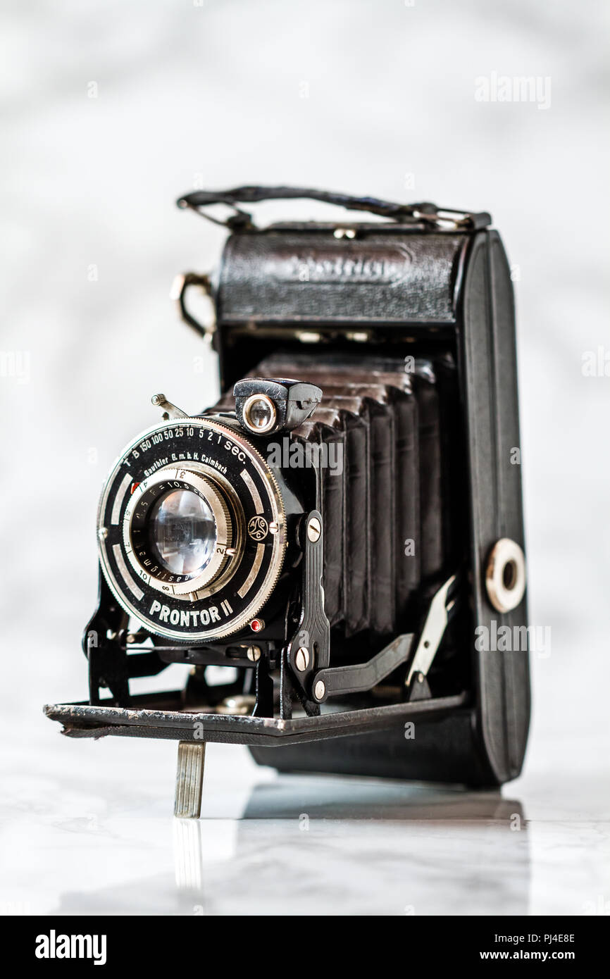 ESKISEHIR, Türkei - 28. AUGUST 2018: Vintage Gauthier Calmbach, Pronto falten Kamera Stockfoto