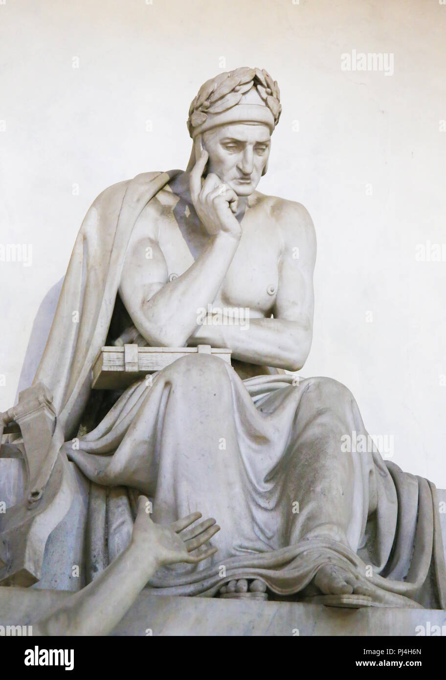 Grabmal für den berühmten italienischen Dichters Dante Alighieri, in der Basilika Santa Croce in Florenz, Italien Stockfoto